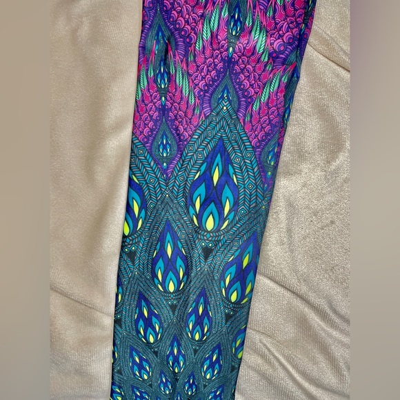 Phil Lewis Art Peacock-Rare💎 Similar to Teeki and niyama Sol leggings-stretchy - Picture 4 of 9